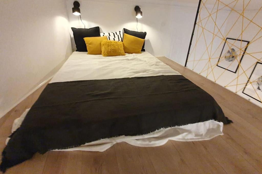 Violet Apartment With Air Condition Будапеща Екстериор снимка