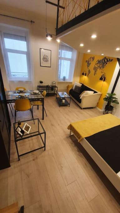 Violet Apartment With Air Condition Будапеща Екстериор снимка