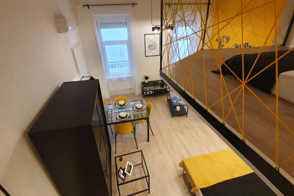 Violet Apartment With Air Condition Будапеща Екстериор снимка